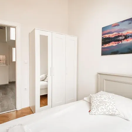 Barbo Palace Apartments And Rooms Lubiana Esterno foto