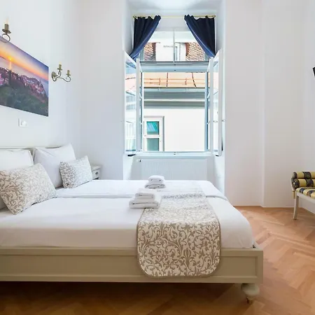 Barbo Palace Apartments And Rooms Lubiana Esterno foto