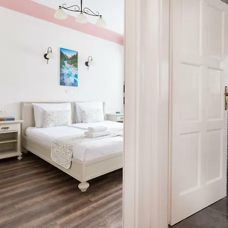 Barbo Palace Apartments And Rooms Lubiana Esterno foto
